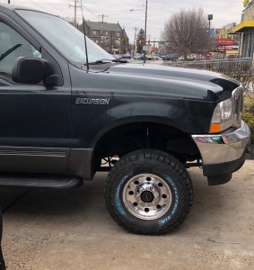 Ford Excursion with dealer option wheel in original size